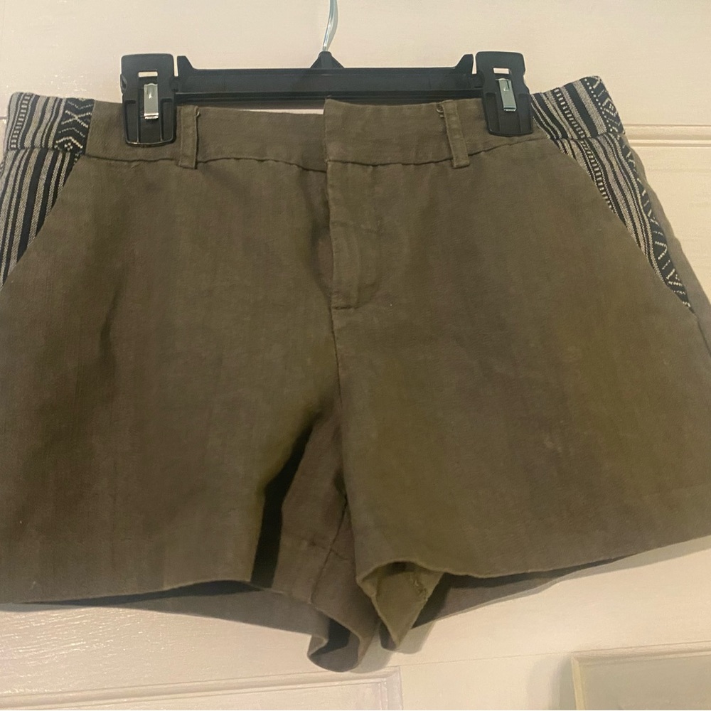 Women’s shorts with pattern detail on the side SIZE 5